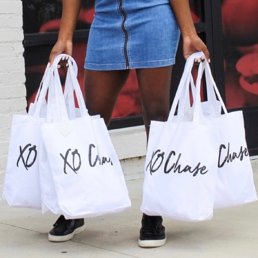 “XO CHASE” brand tote